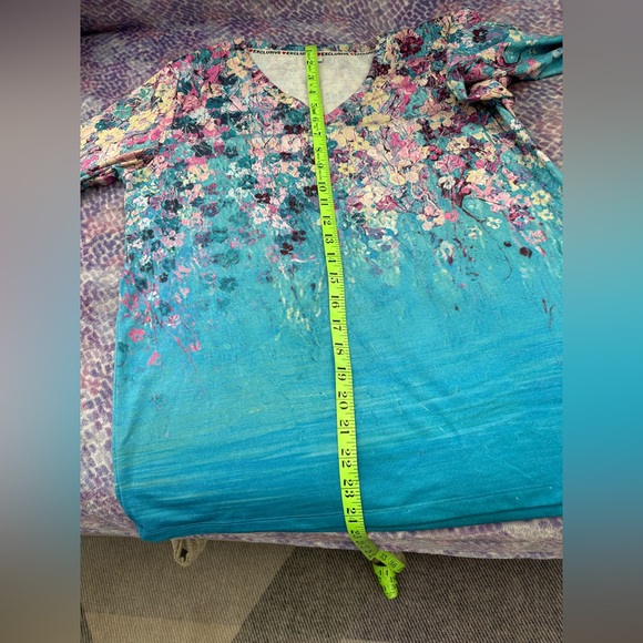 Women's Floral V neck Long Sleeve Tee - Picture 5 of 7